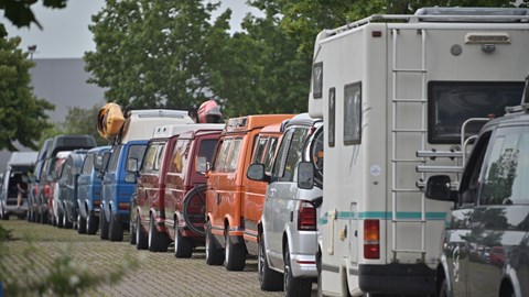 2023 Volkswagen Bus Festival - convoy arriving