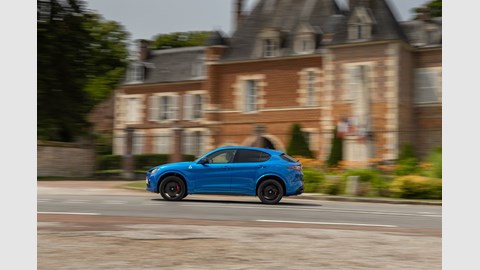 Alfa Romeo Stelvio Quadrifoglio side-on