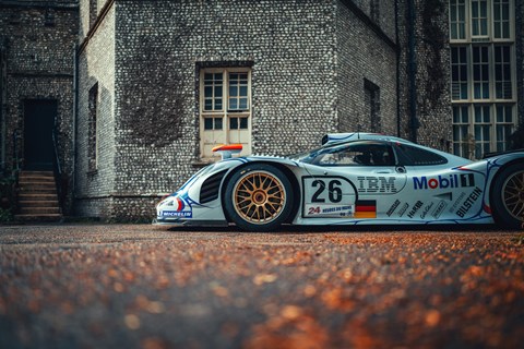 1998 Porsche 911 GT1 side-on