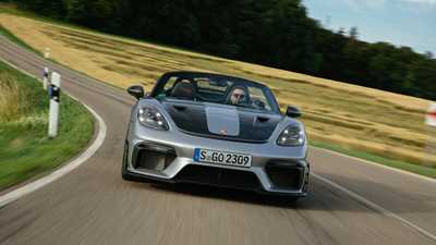 Porsche 718 Spyder RS driving