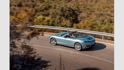 Ferrari Roma Spider handling