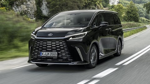 Lexus LM - front tracking