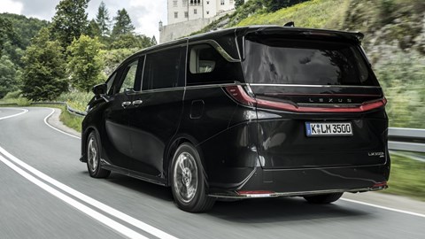 Lexus LM - rear tracking