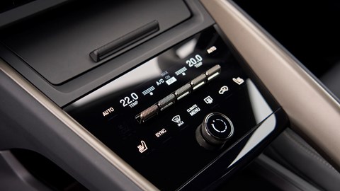 Porsche Macan Turbo climate control dials