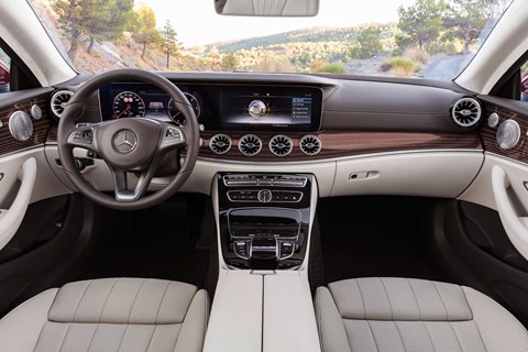 Mercedes-Benz E-class Coupe dashboard