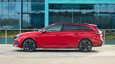 Peugeot e-308 SW red