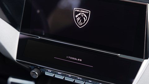 Peugeot E-308 SW - infotainment