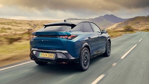 Peugeot E-3008 rear driving