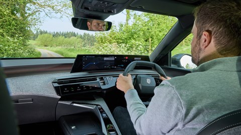 Peugeot E-3008 in-car driving