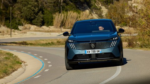 Peugeot E-3008 cornering