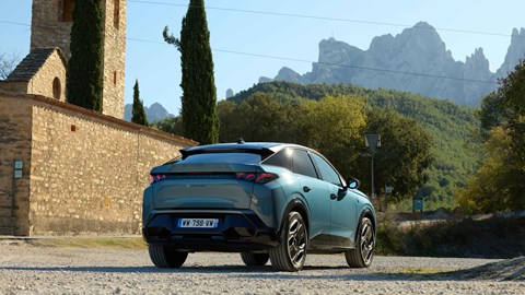 Peugeot E-3008 rear static