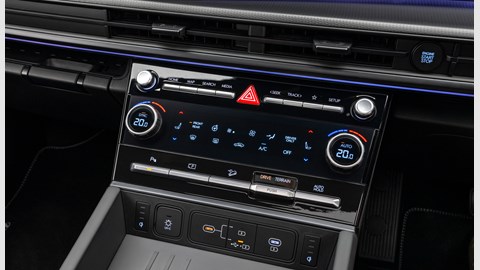 Hyundai Santa Fe review: infotainment system