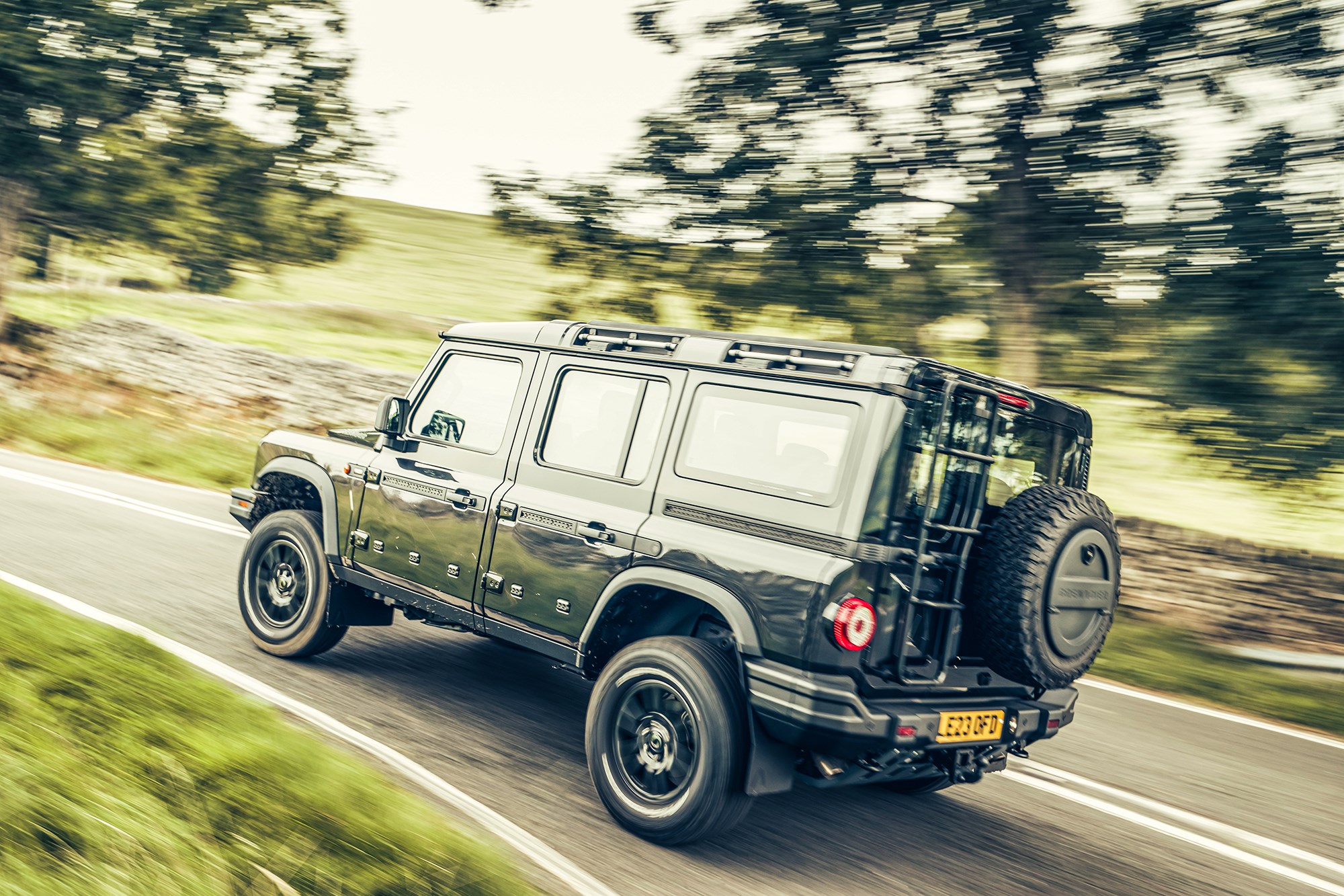 Off-Road Comparison: New Land Rover Defender vs Old Defender