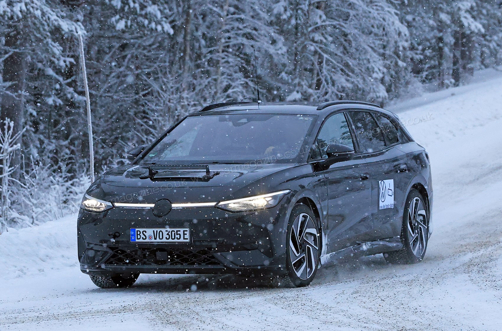 New 2024 VW ID.7 Tourer caught testing in a winter wonderland