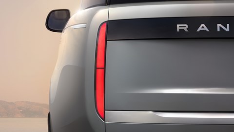 The new 2024 Range Rover Electric: official pic of rear light detail