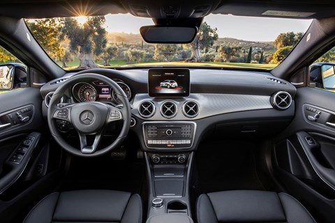 Mercedes GLA 2017 interior