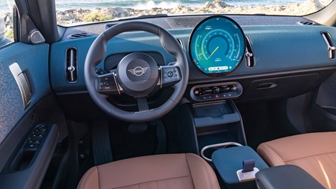 Mini Countryman Electric review - SE ALL4, interior, dashboard, steering wheel, round OLED infotainment screen