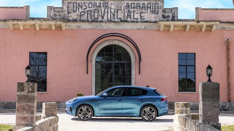 Maserati Grecale Folgore side profile