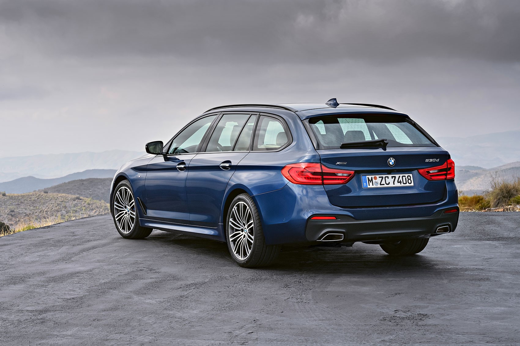 2017 BMW 5 Series Touring G31 revealed! 