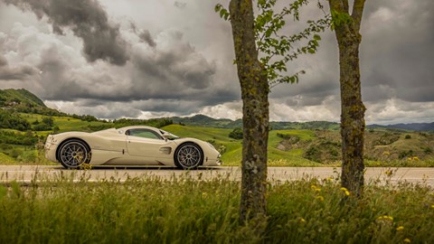 Pagani Utopia side-on