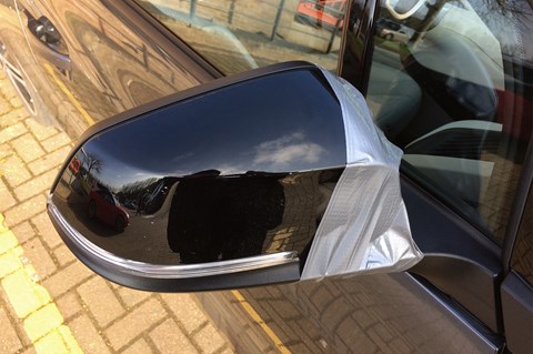 BMW i3 damaged door mirror