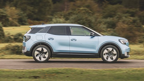 Ford Explorer (2024) side driving