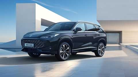 The MG HS gets a big change to its looks all round.