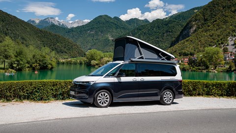 California T7 - static on the road, roof extended