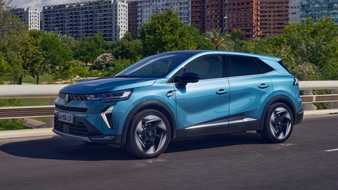 Renault Symbioz (2024) front driving