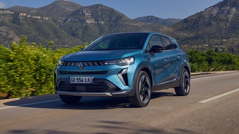 Renault Symbioz (2024) front driving