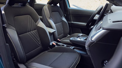 Renault Symbioz (2024) front seats