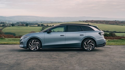 ID.7 tourer UK - side profile static