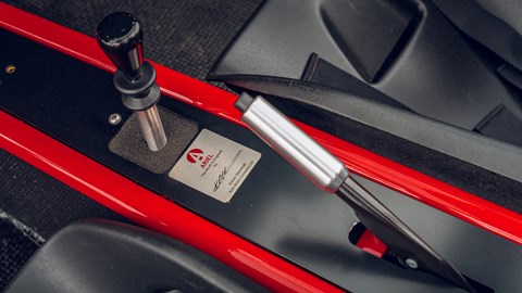 Six-speed manual gearbox and handbrake