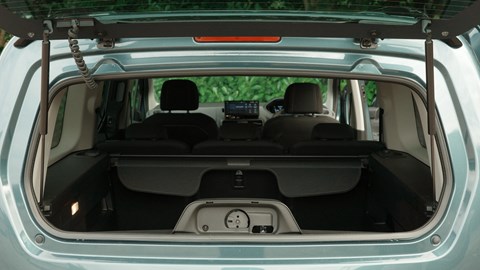 Peugeot E-Rifter opening rear window