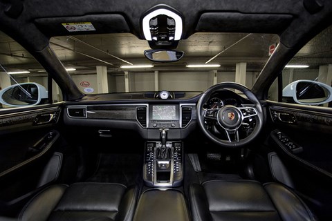 Porsche Macan Turbo: inside the cabin