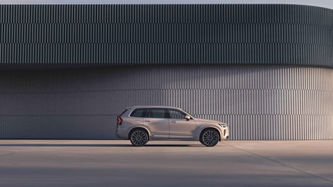 Facelifted Volvo XC90 side-on