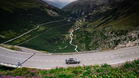 Skoda Superb iV - driving in the mountains