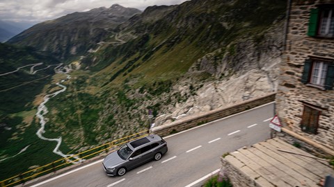 Skoda Superb iV - driving in the mountains