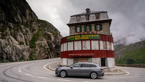 Skoda Superb iV - driving in the mountains