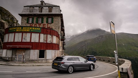 Skoda Superb iV - driving in the mountains