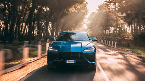 2025 Lamborghini Urus SE hybrid SUV review