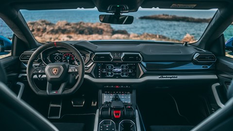 Lamborghini Urus SE hybrid interior