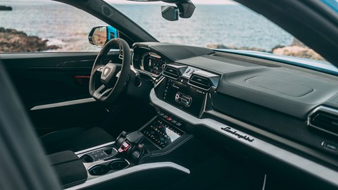 Cockpit of 2025 Lamborghini Urus SE