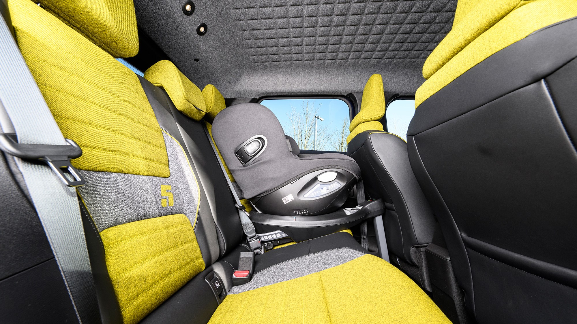 Rear seats view of the Renault 5 E-Tech