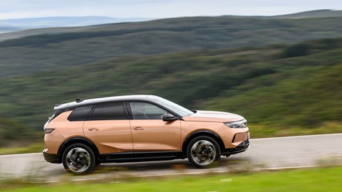 Grandland EV dynamic side