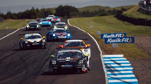 Dan Lloyd leading a pack of cars