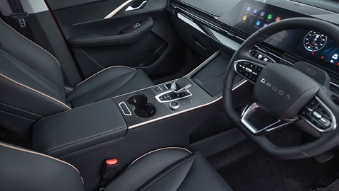 Omoda 5 review, centre console with gear selector