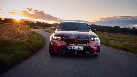 M5 Touring - front dynamic
