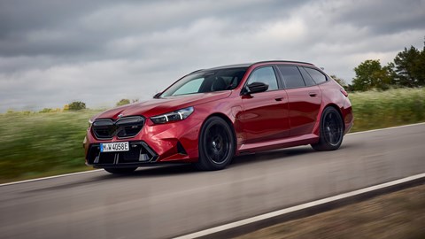 M5 Touring - front dynamic