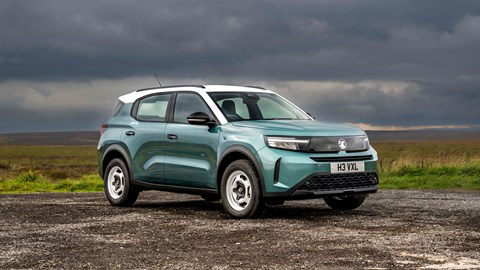 Front three quarters of a teal Vauxhall Frontera Hybrid with a white roof and wheels